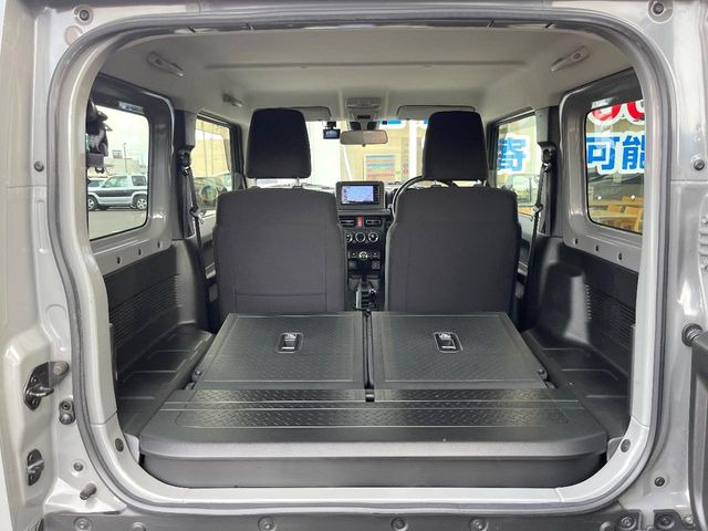 ���i�̂���������ʋ΁A���}���ɏ\���ȉ׎��X�y�[�X���m�ۂ��Ă���܂��B�Z�J���h�V�[�g��|���ƁA�傫�ȉו��̐ύڂ��\�ł���