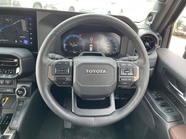 �y�����v�����X�e�A�����O�z�㎿�Ȋv���g�p���邱�ƂŁA��ɂ����������݂ƂĂ��^�]���₷���n���h���ł���