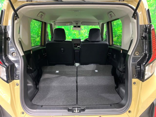 ���i�̂���������ʋ΁A���}���ɏ\���ȉ׎��X�y�[�X���m�ۂ��Ă���܂��B�Z�J���h�V�[�g��|���ƁA�傫�ȉו��̐ύڂ��\�ł���