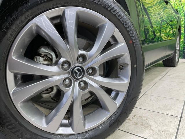 �y����18�C���`�A���~�z�C�[���z�O�ςɃ}�b�`���������A���~�z�C�[���𑕒����Ă���܂��B�e��ЊO�A���~�z�C�[����A�X�^�b�h���X�^�C�����戵�����Ă���܂��B���񂲑��k����������