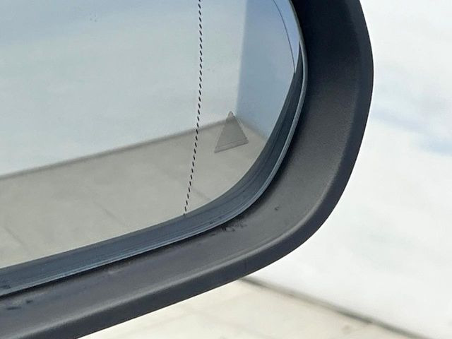 ���u���C���h�A�V�X�g�Z���T�[:���p����̎Ԃ����m���A�h���C�o�[���Ԑ��ύX���s���ۂɁA�x�����Ƌ��ɒ��ӂ𑣂��Ă������S�x���@�\�ł�!