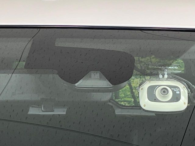 �y�G�}�[�W�F���V�[�u���[�L�z���s���ɑO���̎ԗ�����F�����A�Փ˂������Ȏ��͌x��ƃu���[�L�ŏՓˉ���Ɣ�Q�y�����A�V�X�g�B�����S�Ƀh���C�u�����y���݂��������܂��B