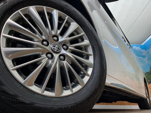 �y����17�C���`�A���~�z�C�[���z�O�ςɃ}�b�`���������A���~�z�C�[���𑕒����Ă���܂��B�e��ЊO�A���~�z�C�[����A�X�^�b�h���X�^�C�����戵�����Ă���܂��B���񂲑��k����������