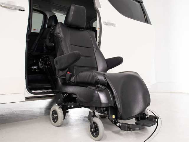 脱着可能なサイドリフトアップシートです!