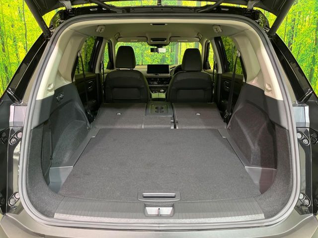 ���i�̂���������ʋ΁A���}���ɏ\���ȉ׎��X�y�[�X���m�ۂ��Ă���܂��B�Z�J���h�V�[�g��|���ƁA�傫�ȉו��̐ύڂ��\�ł���