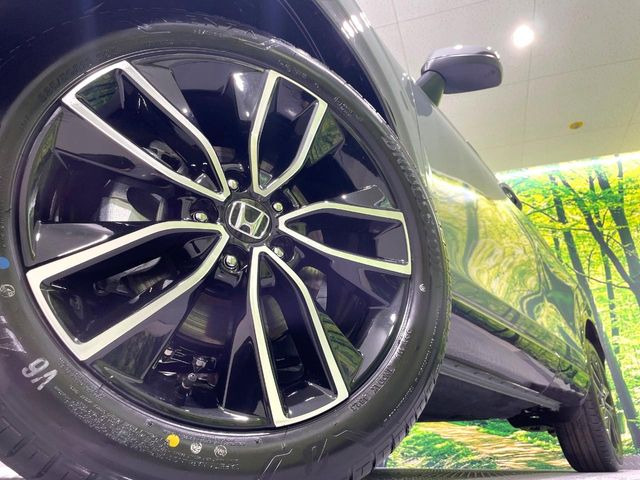 �y����18�C���`�A���~�z�C�[���z�O�ςɃ}�b�`���������A���~�z�C�[���𑕒����Ă���܂��B�e��ЊO�A���~�z�C�[����A�X�^�b�h���X�^�C�����戵�����Ă���܂��B���񂲑��k����������