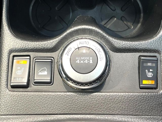 �y�I�[�����[�h4&times;4�z2WD/4WD���[�h����y�ɐ؂�ւ��\�B�R��d����2WD�A�X�^�b�N���ɖ𗧂�LOCK�AAUTO���[�h�ł�4WD�̔z���������Œ������A�H�ʏ󋵂��킸���肵��������T�|�[�g�B