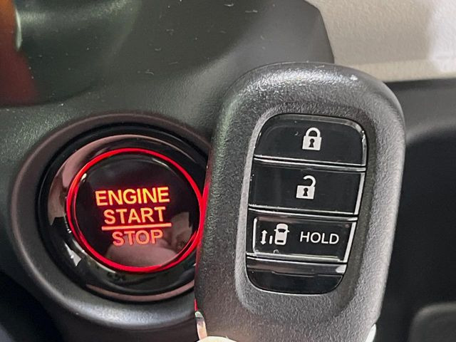 �yHonda�X�}�[�g�L�[�z�J�o����|�P�b�g�ɓ��ꂽ�܂܂ł��h�A�̎{���E�������\�ȃX�}�[�g�L�[�𑕔��B�G���W���̃I���E�I�t�����J�M�����o���K�v����������Ƃ��Ă��֗��ł���