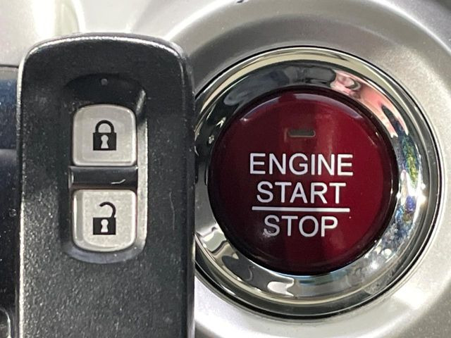 �yHonda�X�}�[�g�L�[�z�J�o����|�P�b�g�ɓ��ꂽ�܂܂ł��h�A�̎{���E�������\�ȃX�}�[�g�L�[�𑕔��B�G���W���̃I���E�I�t�����J�M�����o���K�v����������Ƃ��Ă��֗��ł���