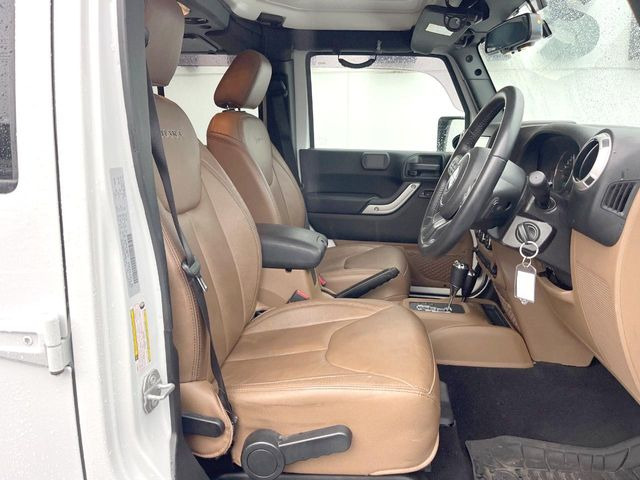 ●レザーシート:高級感漂うレザーシートは、使用感も少なく良好なコンディションを保っております!その他、気になる箇所がございましたらお気軽にお問合せ下さい!