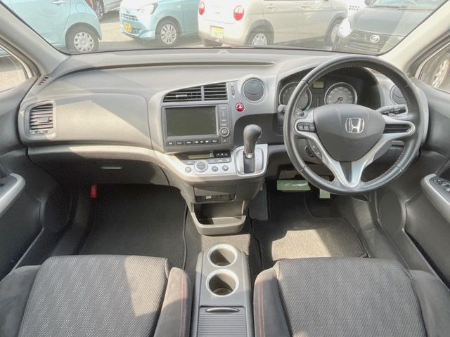 ストリーム1.8 RSZ HDDナビパッケージ