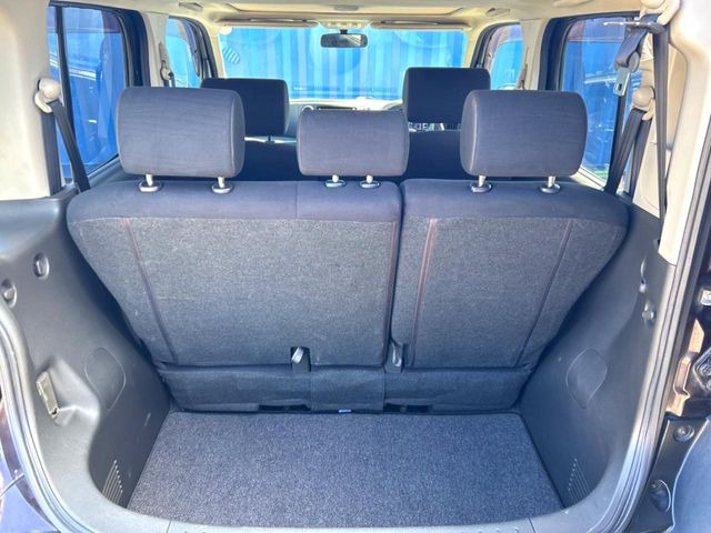 ���i�̂���������ʋ΁A���}���ɏ\���ȉ׎��X�y�[�X���m�ۂ��Ă���܂��B�Z�J���h�V�[�g��|���ƁA�傫�ȉו��̐ύڂ��\�ł���