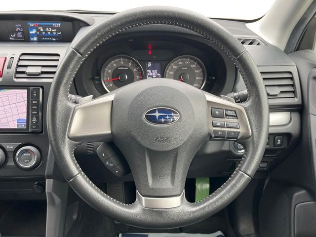 �y�����v�����X�e�A�����O�z�㎿�Ȋv���g�p���邱�ƂŁA��ɂ����������݂ƂĂ��^�]���₷���n���h���ł���