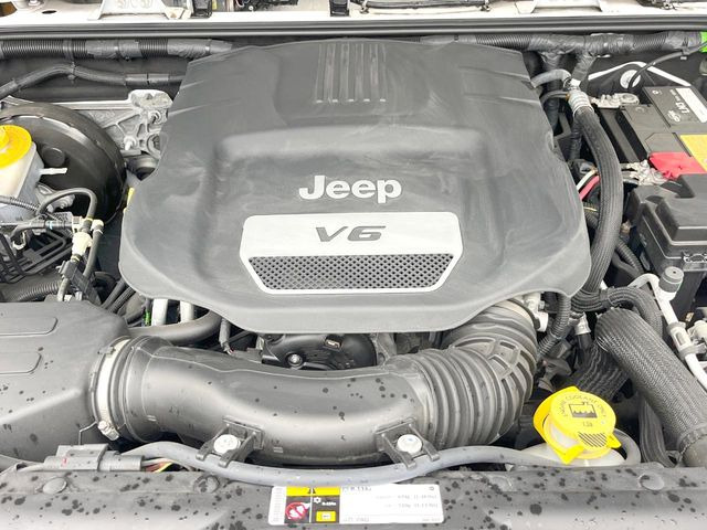 ●当店では、各メーカーの専用診断テスターを導入。国家資格を持つテクニカルスタッフも常駐しておりますので、万が一の際にも安心してご利用いただけます。