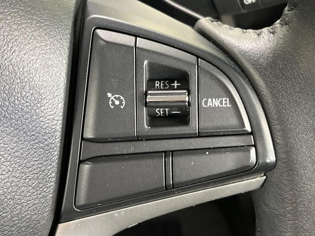 【クルーズコントロール】高速道路もラクラク走行。アクセルを離しても一定速度で走行ができ、長距離運転時の負担を軽減!加速・減速も簡単なスイッチ操作で調整できます。