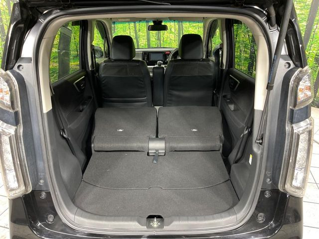 ���i�̂���������ʋ΁A���}���ɏ\���ȉ׎��X�y�[�X���m�ۂ��Ă���܂��B�Z�J���h�V�[�g��|���ƁA�傫�ȉו��̐ύڂ��\�ł���