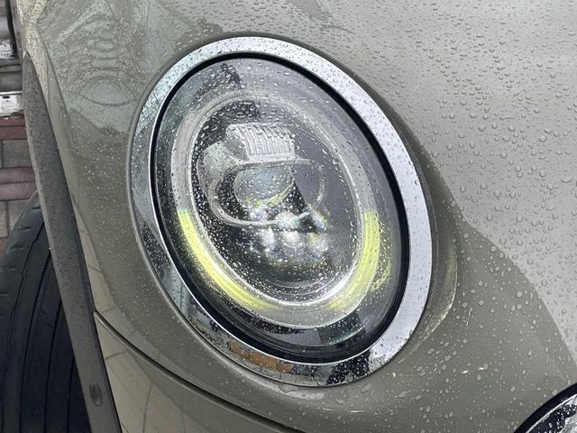 ��LED�w�b�h���C�g:��ԑ��s�����ǍD�Ȏ��E���m�ۂ����S���ĉ^�]�ł��鍂�P�xLED�w�b�h���C�g�𑕔�!�_�����x�������A����d�͂��}�����Ă��܂��B