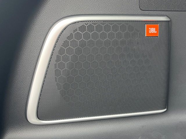 �yJBL�T�E���h�V�X�e���z���[�J�[�I�v�V�����̍��i�ʃT�E���h�V�X�e���𓋍ځB��p�̃`���[�j���O���{���ꂽ�召�l�X�ȃX�s�[�J�[����ǎ��ȃT�E���h���t�ł��A�Տꊴ���ӂ�鉹����Ԃ����o���܂��B