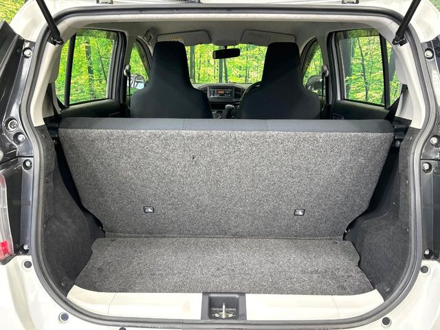 ���i�̂���������ʋ΁A���}���ɏ\���ȉ׎��X�y�[�X���m�ۂ��Ă���܂��B�Z�J���h�V�[�g��|���ƁA�傫�ȉו��̐ύڂ��\�ł���