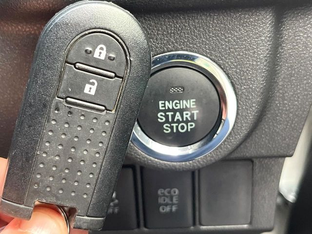 �y�L�[���X�X�^�[�g�V�X�e���z�J�o����|�P�b�g�ɓ��ꂽ�܂܂ł��h�A�̎{���E�������\�ȃX�}�[�g�L�[�𑕔��B�G���W���̃I���E�I�t�����J�M�����o���K�v����������Ƃ��Ă��֗��ł���c