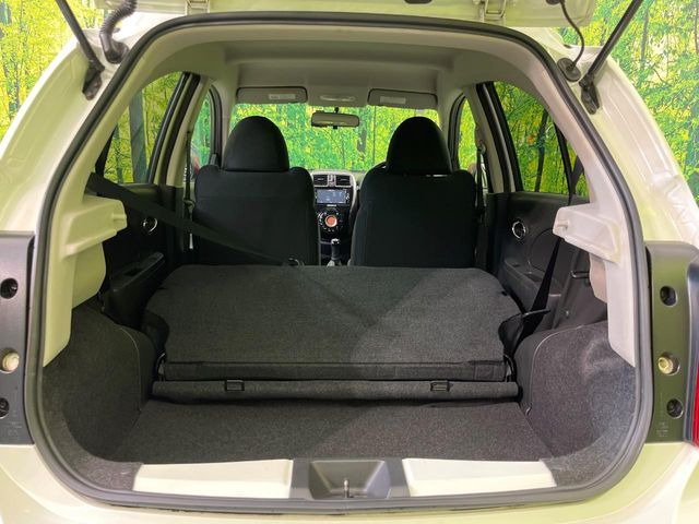 ���i�̂���������ʋ΁A���}���ɏ\���ȉ׎��X�y�[�X���m�ۂ��Ă���܂��B�Z�J���h�V�[�g��|���ƁA�傫�ȉו��̐ύڂ��\�ł���