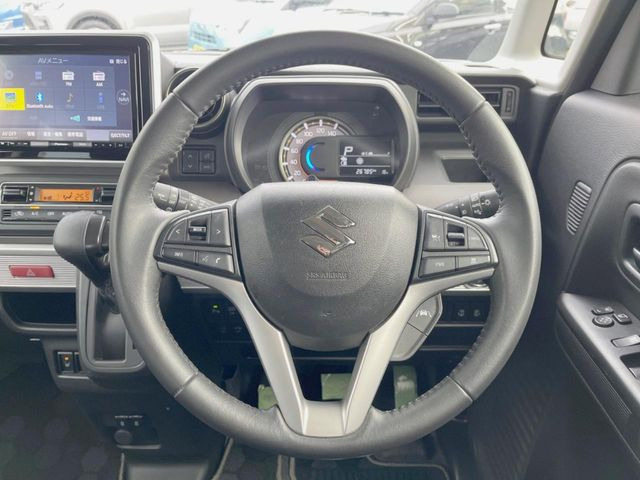 �y�����v�����X�e�A�����O�z�㎿�Ȋv���g�p���邱�ƂŁA��ɂ����������݂ƂĂ��^�]���₷���n���h���ł���