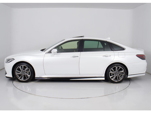 フルエアロが装着されています!お好みはいかがですか?今付いているデザイン以外にも、各ブランドのエアロを格安にてお取付け出来ます!又、エアロを外してノーマル状態にする事も出来ます!!