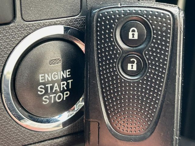 �y�L�[�t���[�V�X�e���z�J�o����|�P�b�g�ɓ��ꂽ�܂܂ł��h�A�̎{���E�������\�ȃX�}�[�g�L�[�𑕔��B�G���W���̃I���E�I�t�����J�M�����o���K�v����������Ƃ��Ă��֗��ł���