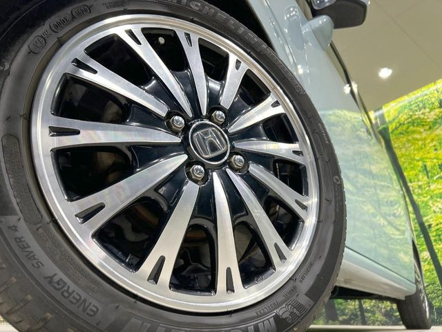 �y����15�C���`�A���~�z�C�[���z�O�ςɃ}�b�`���������A���~�z�C�[���𑕒����Ă���܂��B�e��ЊO�A���~�z�C�[����A�X�^�b�h���X�^�C�����戵�����Ă���܂��B���񂲑��k����������