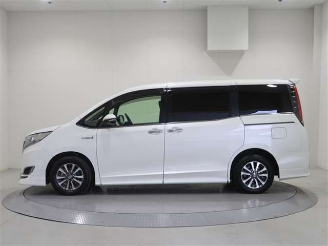 エスクァイアハイブリッド1.8 Gi プレミアムパッケージ ブラックテイラード