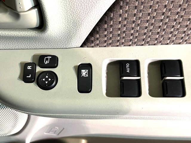 �y�d���i�[�~���[�z�T�C�h�~���[�͓d���i�[���ƂȂ��Ă���A�������ԏ�ł��L�Y�������X�N��}�����܂��B