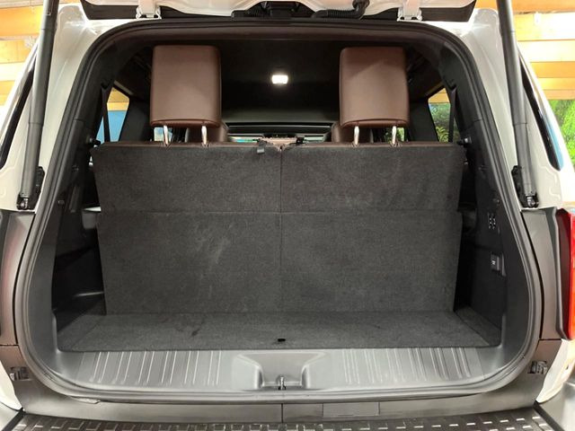 ���i�̂���������ʋ΁A���}���ɏ\���ȉ׎��X�y�[�X���m�ۂ��Ă���܂��B�Z�J���h�V�[�g��|���ƁA�傫�ȉו��̐ύڂ��\�ł���