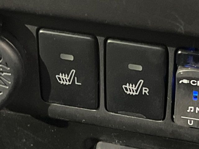 【シートヒーター】寒い日に重宝するシートヒーター!エアコンより早く温まってくれるので寒がりの人も安心ですね♪エアコンの温風は乾燥するから苦手、という方にもをおすすめです。