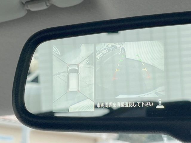 �y�}���`�e���C�����j�^�[�z�Ԃ̃t�����g��T�C�h�̃J�����摜�𓯎��Ƀ��j�^�[�\�����邱�ƂŁA���H�⋷�����𑖍s���ł����͂̏󋵊m�F���ł����S!�{�iSUV�ɂ��ꂵ�������ł���