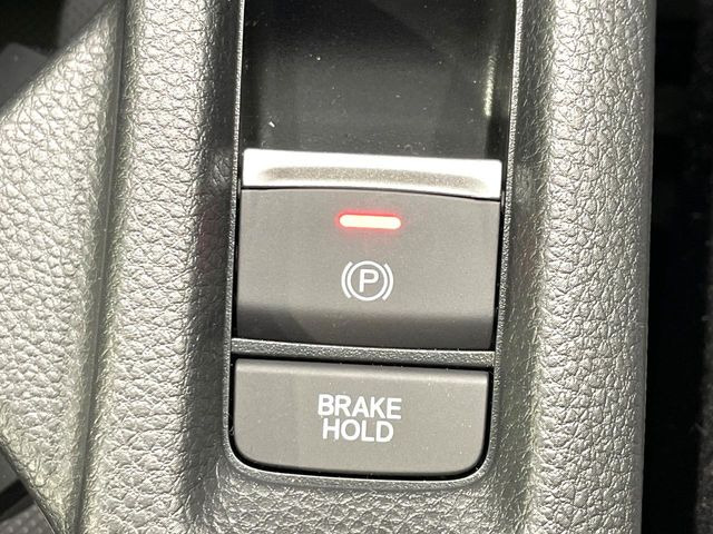 �y�I�[�g�u���[�L�z�[���h�z�M���҂���a�؂Œ�Ԏ��Ƀu���[�L���瑫�𗣂��Ă��A��~��Ԃ�ێ����Ă���܂��B�O�i����Ƃ��̓A�N�Z���𓥂߂Ύ����ŉ��������̂ň��S��X���^�]���y�ɂȂ�܂���