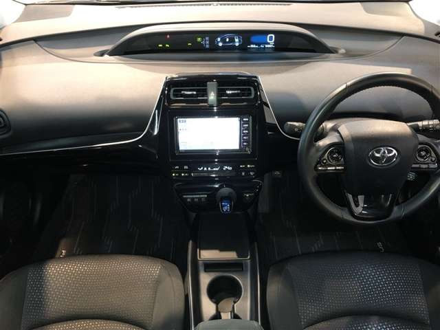 プリウス1.8 S セーフティ プラスII E-Four 4WD