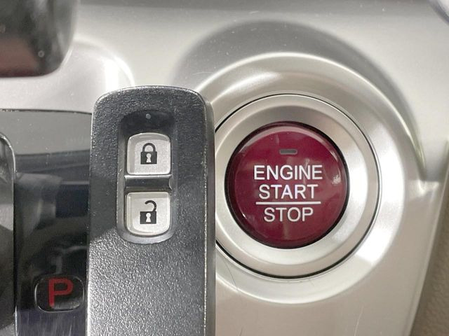 �yHonda�X�}�[�g�L�[�z�J�o����|�P�b�g�ɓ��ꂽ�܂܂ł��h�A�̎{���E�������\�ȃX�}�[�g�L�[�𑕔��B�G���W���̃I���E�I�t�����J�M�����o���K�v����������Ƃ��Ă��֗��ł���