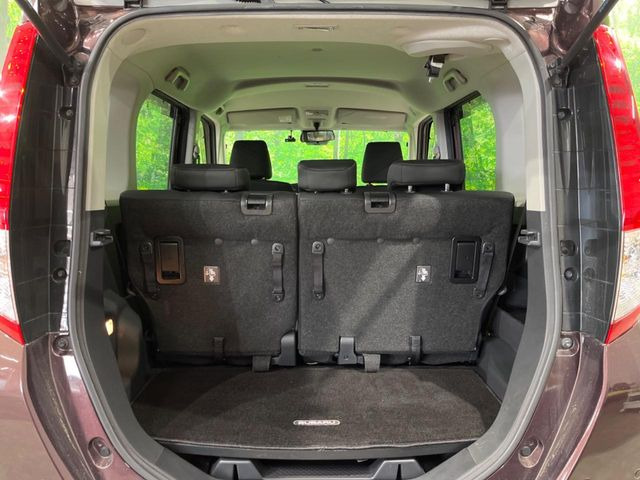 普段のお買い物や通勤、送迎等に十分な荷室スペースを確保しております。セカンドシートを倒すと、大きな荷物の積載も可能です♪