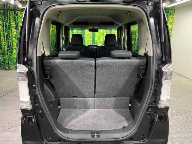 ���i�̂���������ʋ΁A���}���ɏ\���ȉ׎��X�y�[�X���m�ۂ��Ă���܂��B�Z�J���h�V�[�g��|���ƁA�傫�ȉו��̐ύڂ��\�ł���