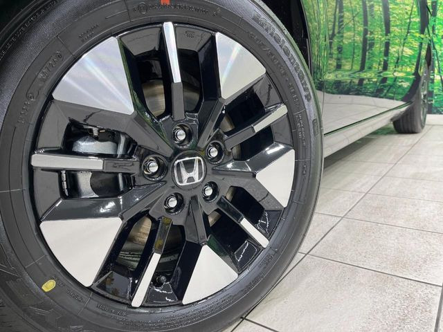 �y����18�C���`�A���~�z�C�[���z�O�ςɃ}�b�`���������A���~�z�C�[���𑕒����Ă���܂��B�e��ЊO�A���~�z�C�[����A�X�^�b�h���X�^�C�����戵�����Ă���܂��B���񂲑��k����������