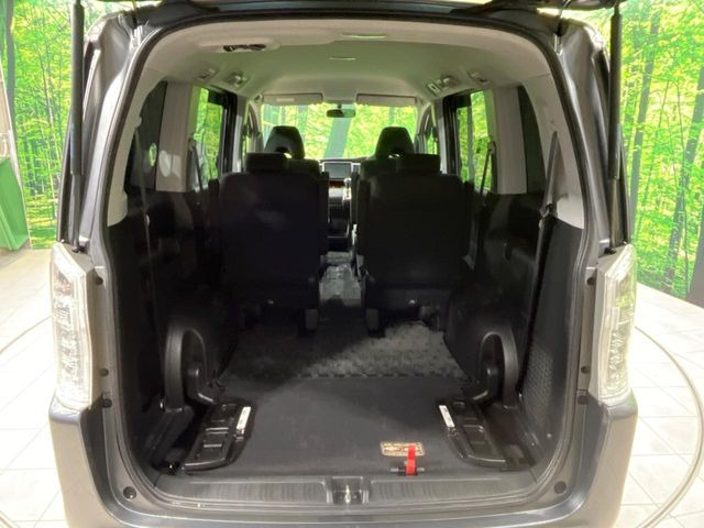 ���i�̂���������ʋ΁A���}���ɏ\���ȉ׎��X�y�[�X���m�ۂ��Ă���܂��B�Z�J���h�V�[�g��|���ƁA�傫�ȉו��̐ύڂ��\�ł���