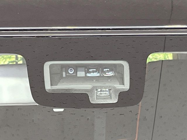 【スズキ セーフティサポート】走行中に前方の車両等を認識し、衝突しそうな時は警報とブレーキで衝突回避と被害軽減をアシスト。より安全にドライブをお楽しみいただけます。