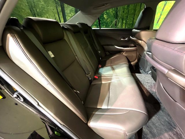 後部座席も気になるようなキズ・汚れやへたり等、大きなダメージはなく、良好な状態です。