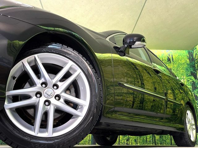 【純正18インチアルミホイール】外観にマッチした純正アルミホイールを装着しております。各種社外アルミホイールや、スタッドレスタイヤも取扱いしております。是非ご相談ください♪