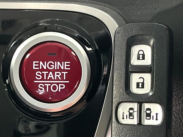 �yHonda�X�}�[�g�L�[�z�J�o����|�P�b�g�ɓ��ꂽ�܂܂ł��h�A�̎{���E�������\�ȃX�}�[�g�L�[�𑕔��B�G���W���̃I���E�I�t�����J�M�����o���K�v����������Ƃ��Ă��֗��ł���