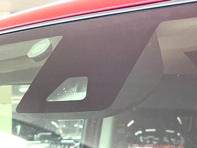 �y�X�}�[�g�A�V�X�g�U�z���s���ɑO���̎ԗ�����F�����A�Փ˂������Ȏ��͌x��ƃu���[�L�ŏՓˉ���Ɣ�Q�y�����A�V�X�g�B�����S�Ƀh���C�u�����y���݂��������܂��B