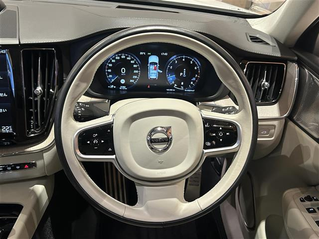 XC60B5 AWD インスクリプション 4WD