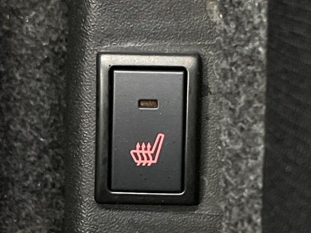 【シートヒーター】寒い日に重宝するシートヒーター!エアコンより早く温まってくれるので寒がりの人も安心ですね♪エアコンの温風は乾燥するから苦手、という方にもをおすすめです。