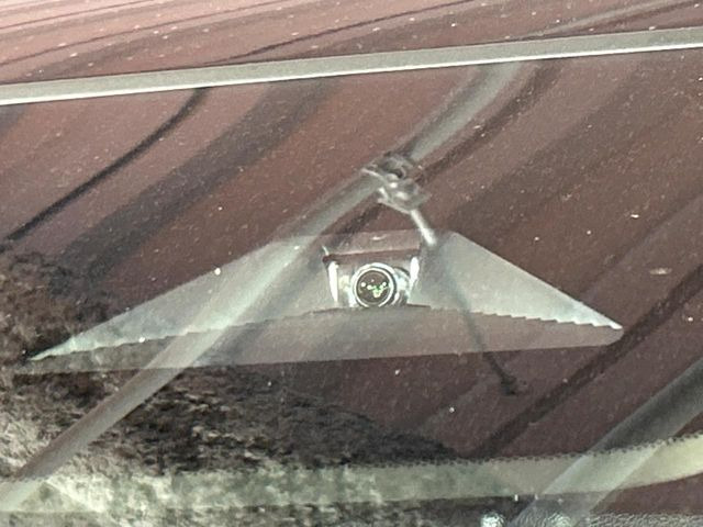 �y�z���_�Z���V���O�z���s���ɑO���̎ԗ�����F�����A�Փ˂������Ȏ��͌x��ƃu���[�L�ŏՓˉ���Ɣ�Q�y�����A�V�X�g�B�����S�Ƀh���C�u�����y���݂��������܂��B