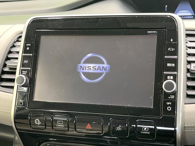 【純正9型ナビ】人気の純正ナビを装備。オーディオ機能も充実しており、Bluetooth接続すればお持ちのスマホやMP3プレイヤーの音楽を再生可能!毎日の運転がさらに楽しくなります!!